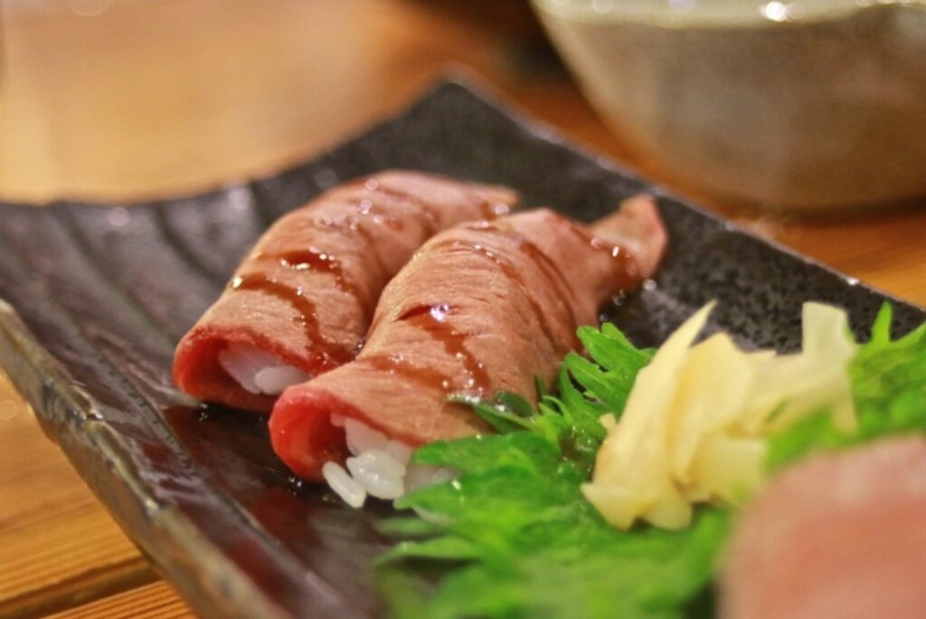 焼肉店「焼家（しょうや）」の肉寿司炙りにぎりは下田の海産物を凌駕する絶品の旨さ