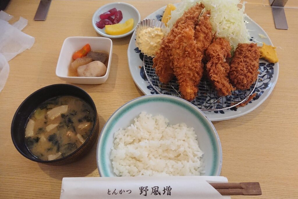 伊豆市の名店『とんかつ野風増』で食べる、ジューシーな魚フライの魅力とは？