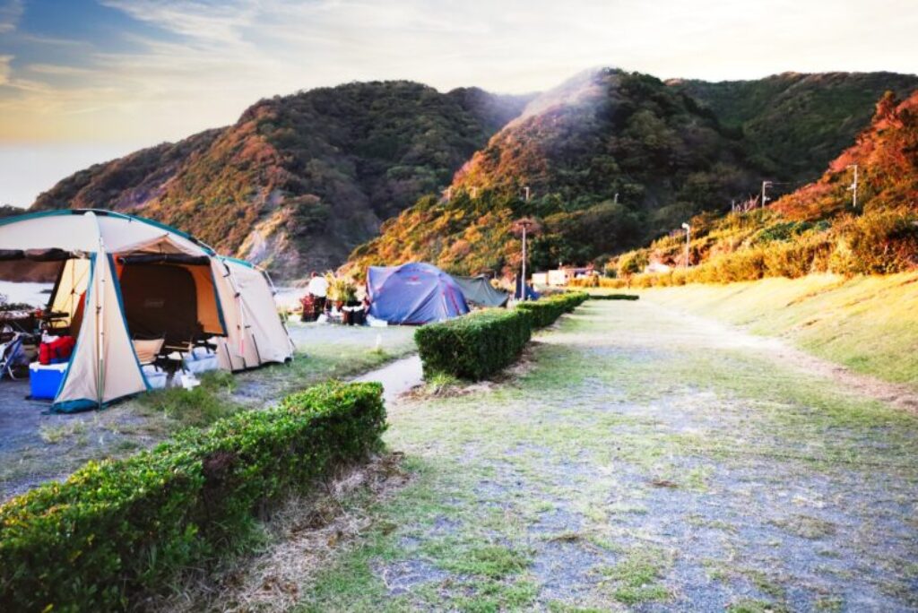宇久須キャンプ場は西伊豆の絶景が楽しめると口コミで評される海沿いの楽園：予約と注意点
